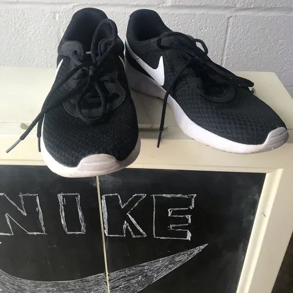 Black w: White swoosh Nike - Picture 8 of 13